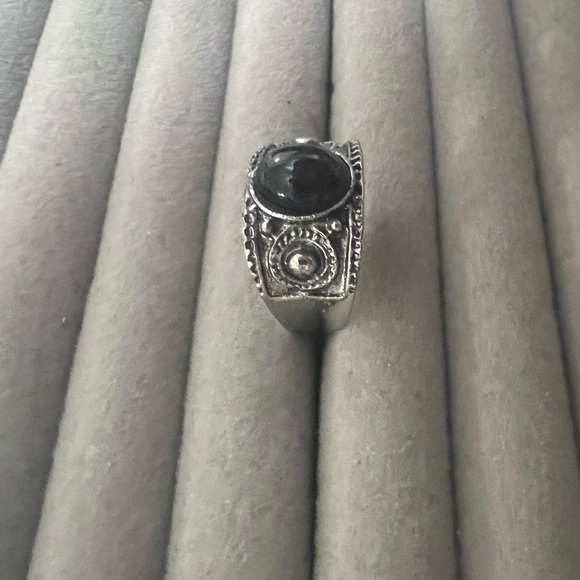 Ring - Picture 3 of 4